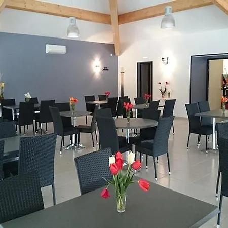 Camping Mobil Avec Terrasse - 6 Personnes - Api-1-52-1432 *