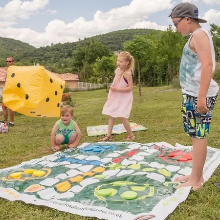 Camping Mobil Avec Terrasse - 6 Personnes - Api-1-52-1432 *